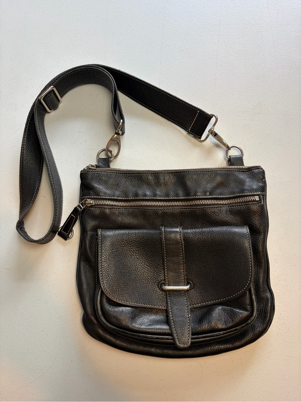 Roots Canada Black Leather Crossbody Bag Purse Shoulder Handbag Vintage Style